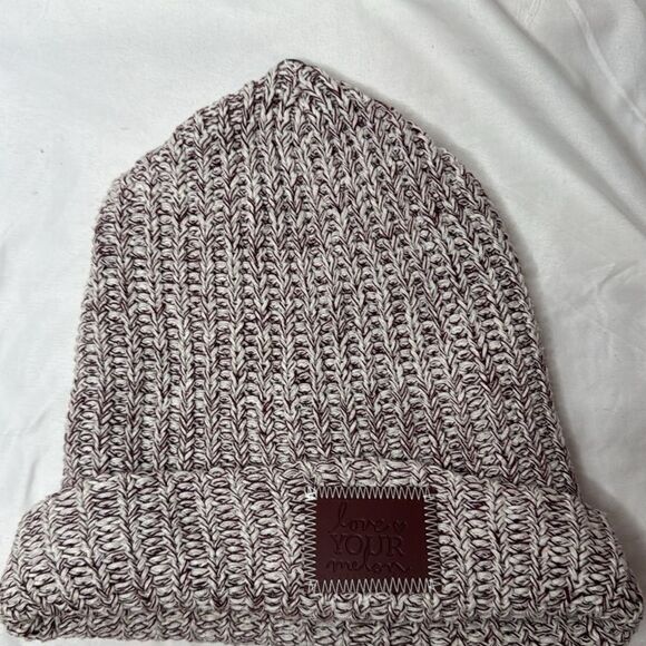 Love Your Melon Maroon/White Knit Fur Removable Pom Pom Beanie Hat. - Picture 6 of 8